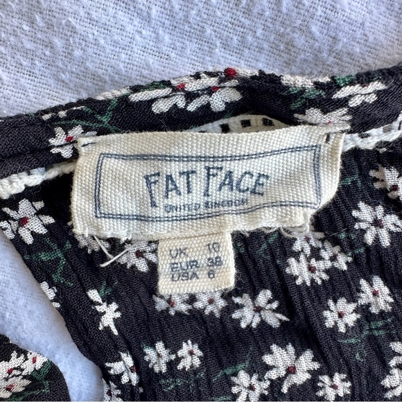 FatFace Floral Flutter Sleeve Top - Picture 2 of 7